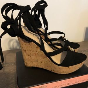 Guess wedges
